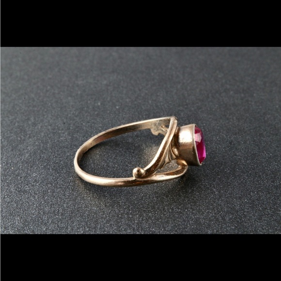 Elegant Gold and Ruby Ring sz 9.25 - Picture 3 of 10